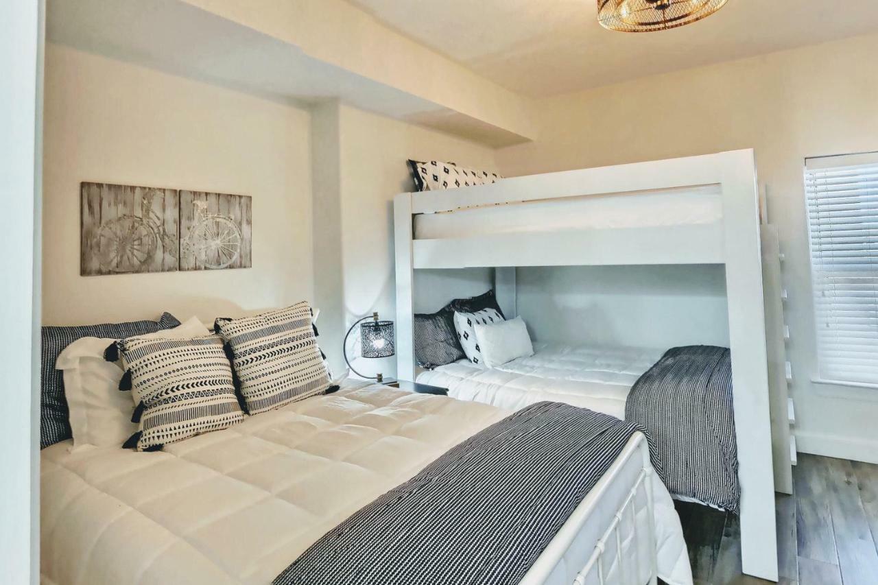 Barefoot Bliss - Beachfront Condo - Sleeps 12 Panama City Beach Exterior foto